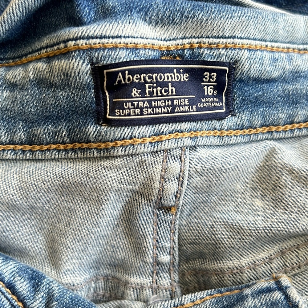 Abercrombie and Fitch ultra high rise super skinny belted jeans size 33/16s